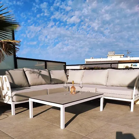 Magnificent 3 Bedroom Rooftop アパート